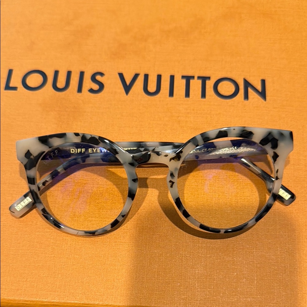 Diff Eyewear Black And Cream Patterned Glasses - image 1